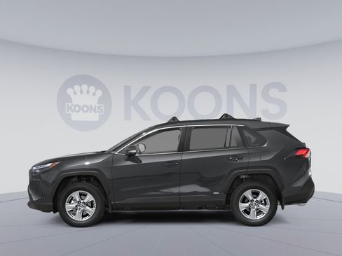 Used 2025 Toyota RAV4 XLE AWD/4WD image 4