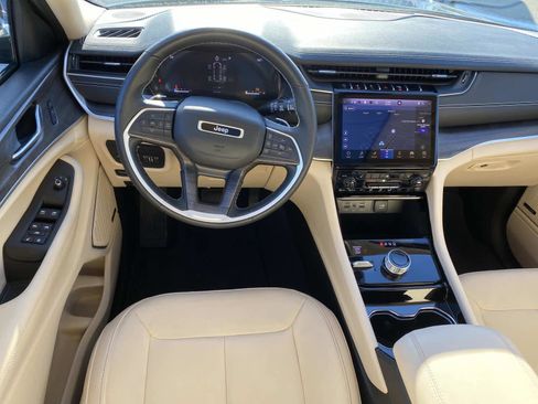 Used 2022 Jeep Grand Cherokee Limited image 13