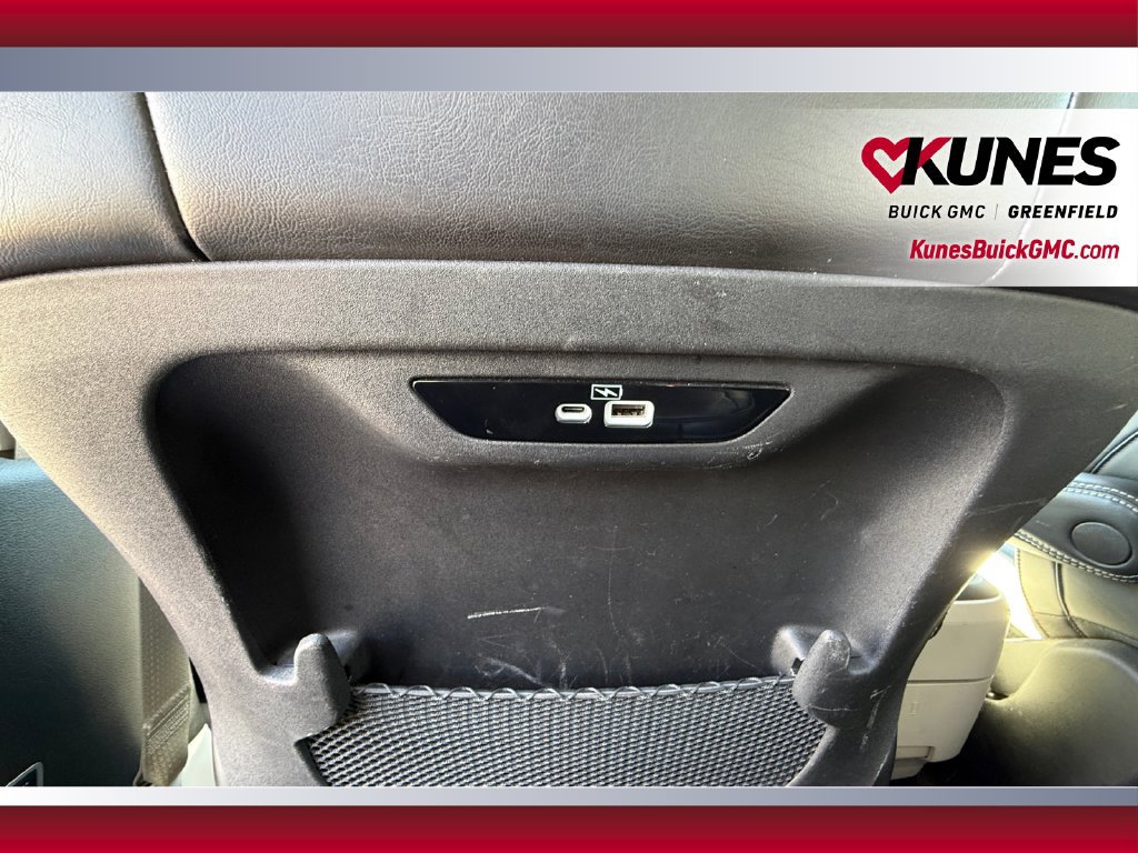 Used 2023 Chrysler Pacifica Touring-L FWD image 35