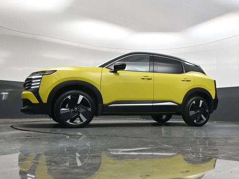 Used 2025 Nissan Kicks SR w/ SR Premium Package FWD image 48