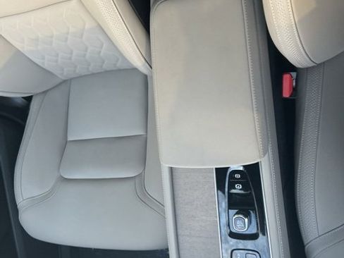 Used 2025 Volvo XC90 B5 Plus image 26