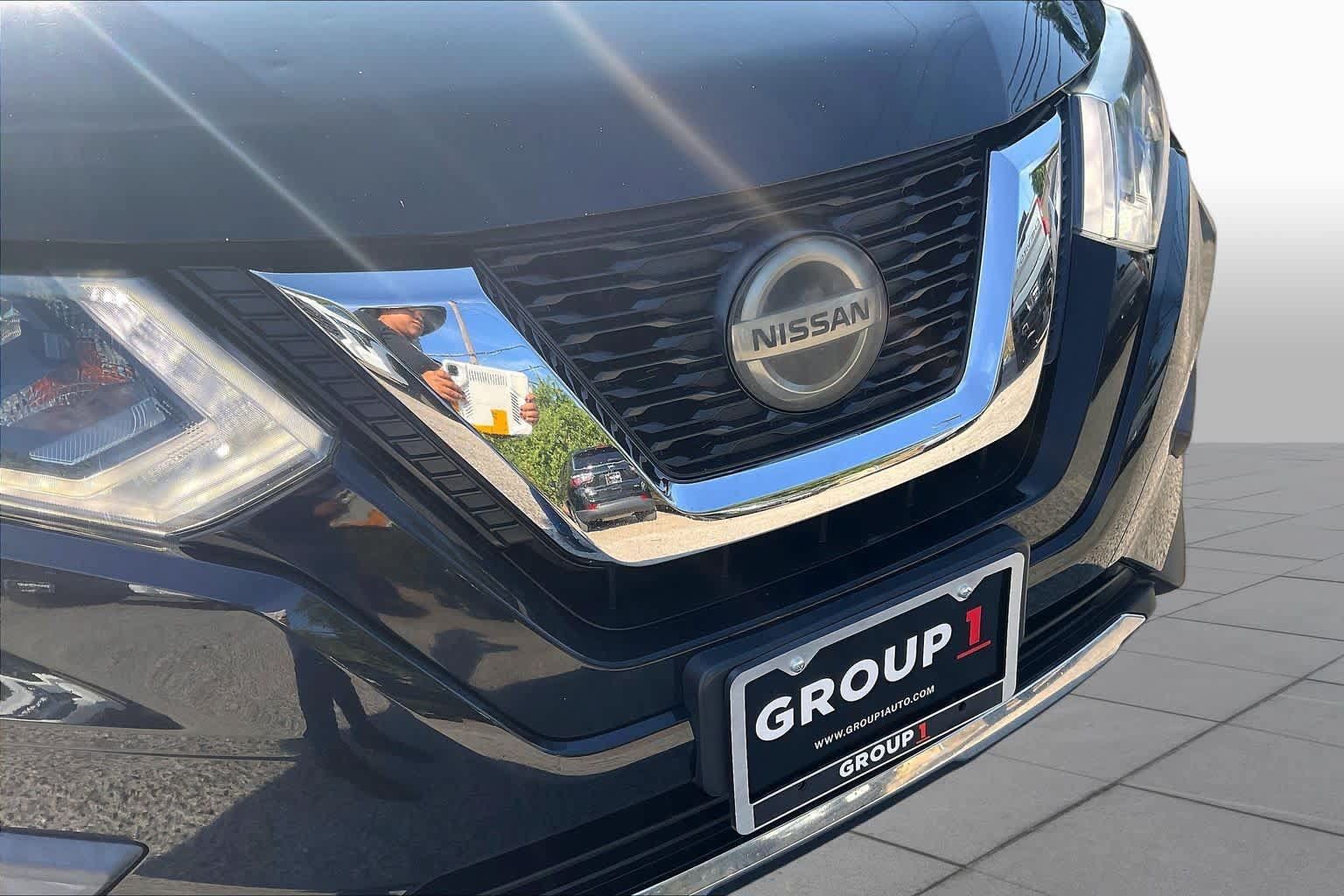 Used 2020 Nissan Rogue SV FWD image 29