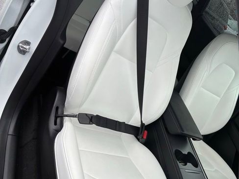 Used 2022 Tesla Model Y Performance image 17