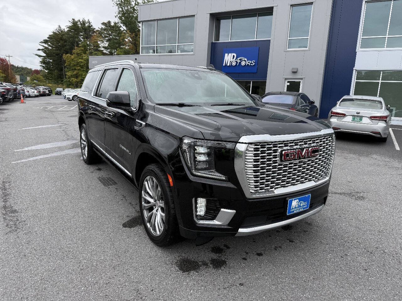 Used 2022 GMC Yukon XL Denali AWD/4WD image 4