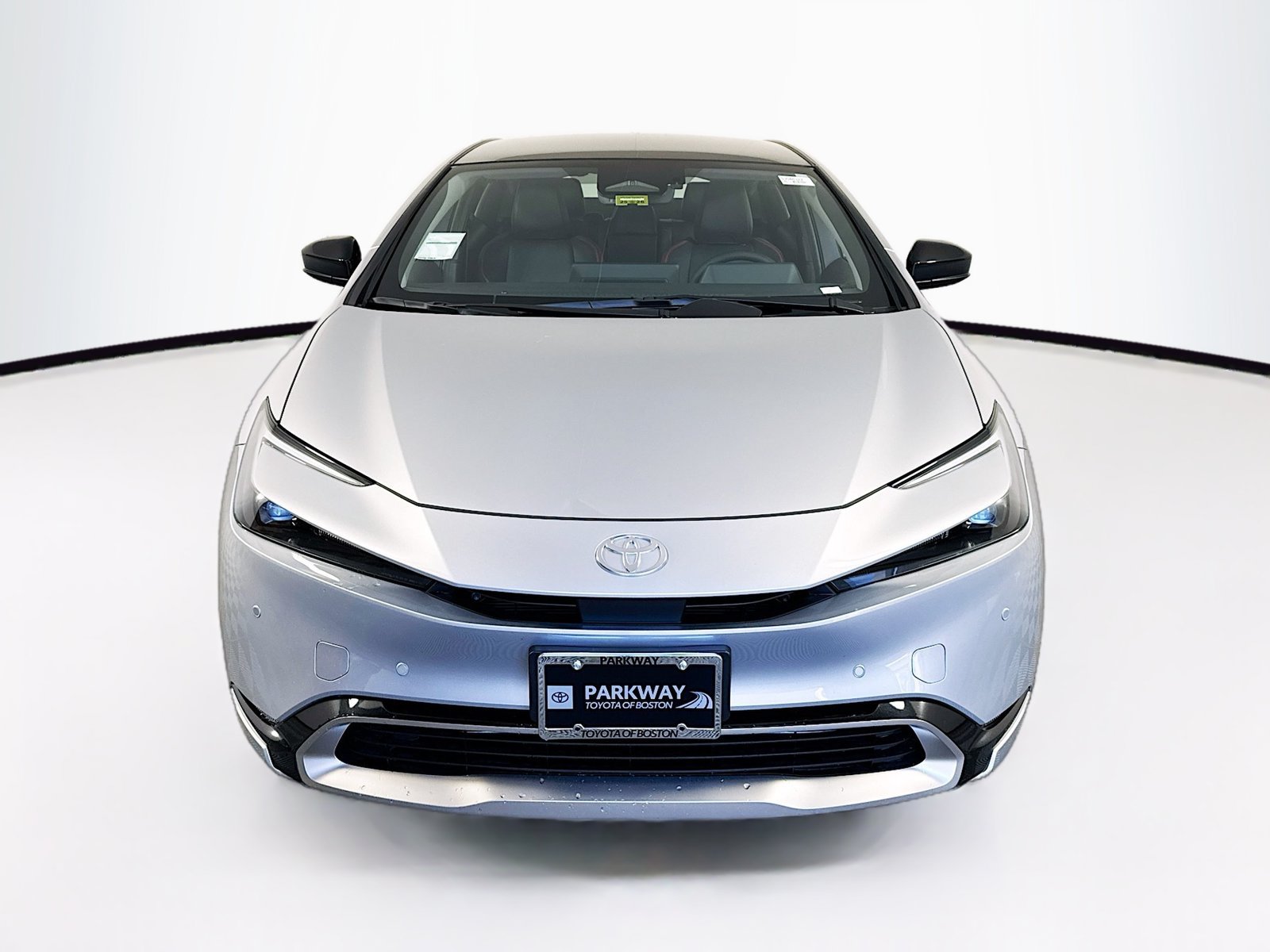 Used 2025 Toyota Prius Plug-In Hybrid FWD image 2