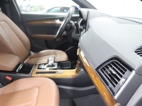 Used 2022 Audi Q5 2.0T Premium AWD/4WD image 30