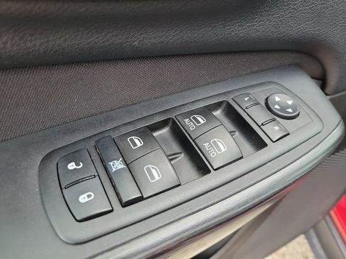 Used 2015 Jeep Cherokee Latitude FWD image 16