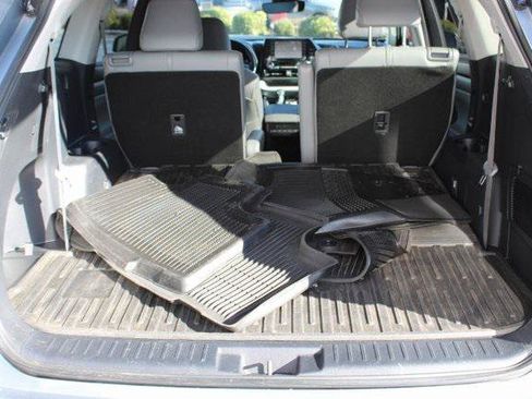 Certified 2021 Toyota Highlander XLE AWD/4WD image 23