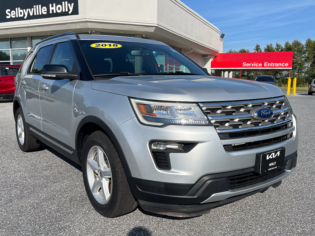 Used 2018 Ford Explorer XLT w/ Equipment Group 201A FWD image 12