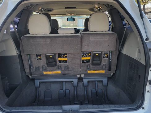 Used 2014 Toyota Sienna L FWD image 15