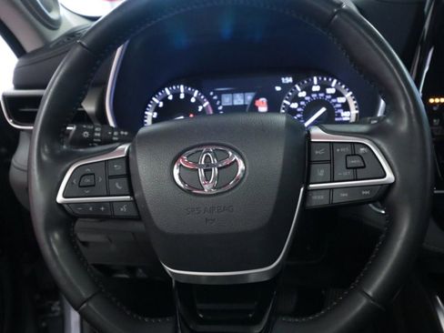 Used 2022 Toyota Highlander Limited image 17