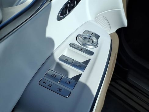 Certified 2026 Genesis GV70 2.5T Advanced image 21