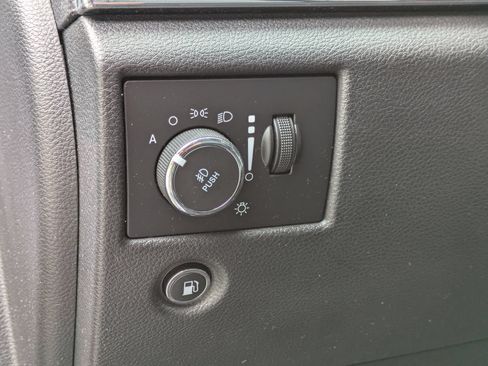 Used 2020 Jeep Grand Cherokee Limited w/ Premium Lighting Group AWD/4WD image 17