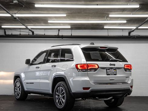 Used 2018 Jeep Grand Cherokee Limited image 3