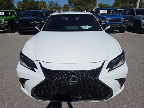 Used 2023 Lexus ES 300h F Sport image 4