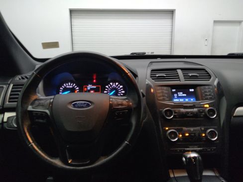 Used 2019 Ford Explorer XLT FWD image 22
