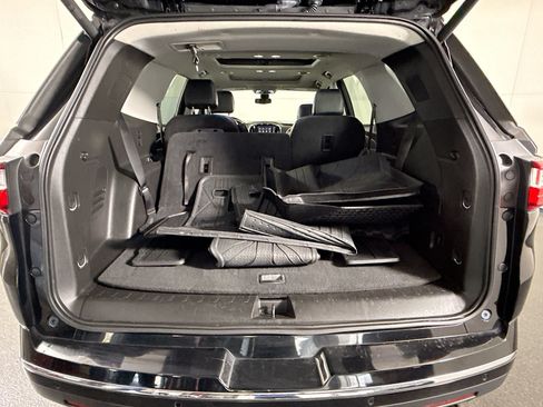 Used 2019 Chevrolet Traverse Premier w/ LPO, Blackout Package FWD image 35