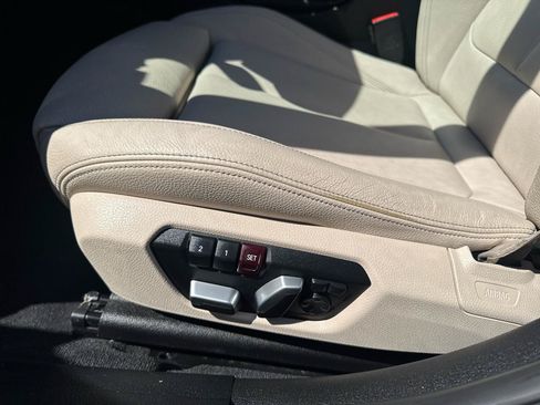 Used 2017 BMW 330i xDrive Sedan AWD/4WD image 27