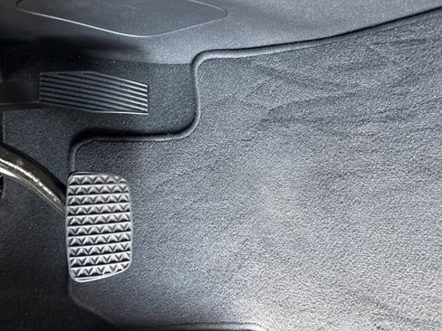 Used 2023 GMC Terrain SLE w/ Driver Convenience Package image 17