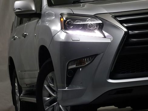 Used 2019 Lexus GX 460 Premium w/ Premium Package AWD/4WD image 4