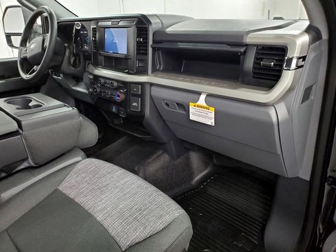 New 2025 Ford F250 XLT w/ F-250 >10K GVWR Package image 13