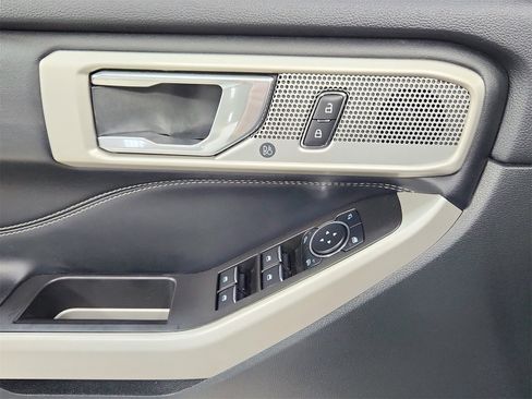 Used 2024 Ford Explorer Limited image 33
