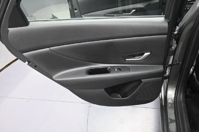 Used 2026 Hyundai Elantra Hybrid FWD image 27
