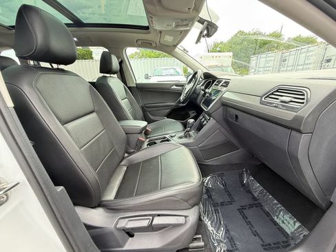 Used 2018 Volkswagen Tiguan SEL AWD/4WD image 26
