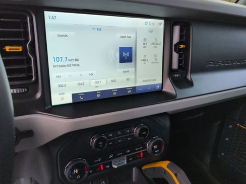 Used 2023 Ford Bronco Badlands image 25