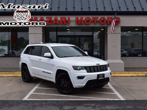 Used 2018 Jeep Grand Cherokee Altitude AWD/4WD image 1