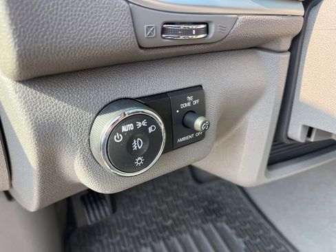 Used 2016 Chevrolet Traverse LT image 16