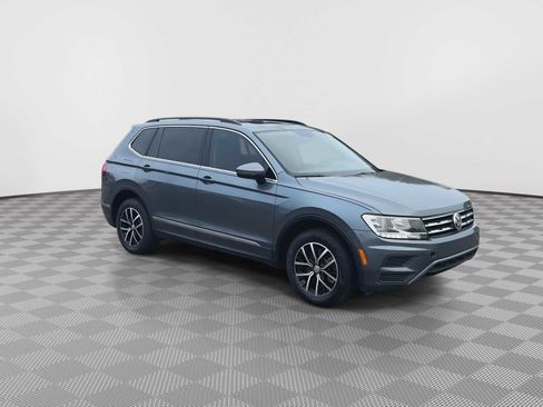 Used 2021 Volkswagen Tiguan SE w/ Panoramic Sunroof Package image 2