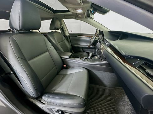 Used 2017 Lexus ES 350 w/ Premium Package FWD image 32