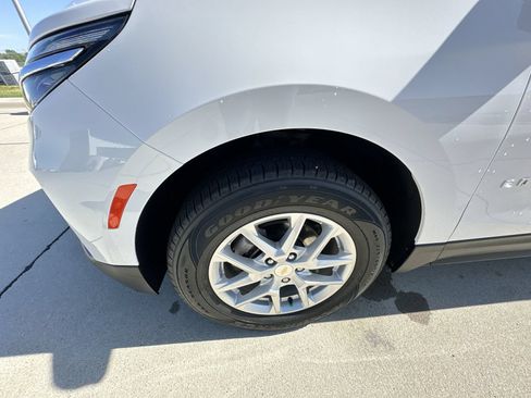 Used 2024 Chevrolet Equinox LS AWD/4WD image 31