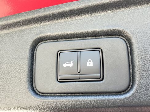 Used 2024 Nissan Pathfinder SL AWD/4WD image 11