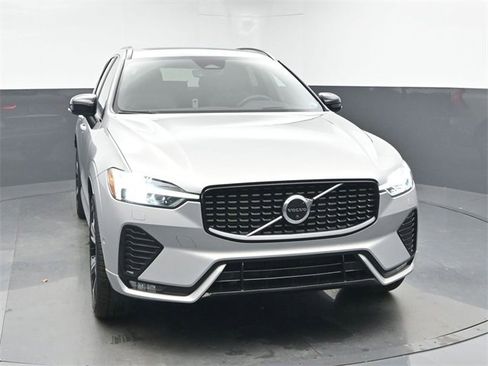 Used 2023 Volvo XC60 B5 Ultimate w/ Climate Package image 2