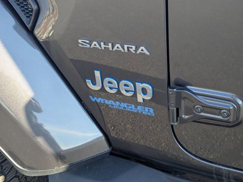 Used 2022 Jeep Wrangler Unlimited Sahara w/ Cold Weather Group image 13
