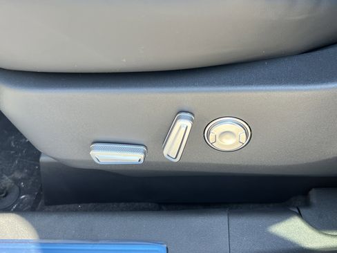 New 2025 Lincoln Nautilus Premier w/ Equipment Group 102A image 25