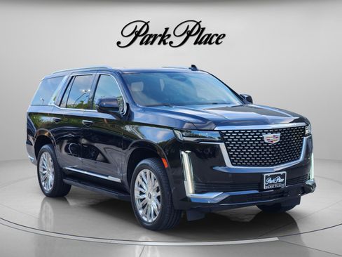 Used 2023 Cadillac Escalade Premium Luxury AWD/4WD image 4