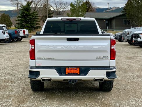 Used 2022 Chevrolet Silverado 1500 High Country w/ Technology Package image 4