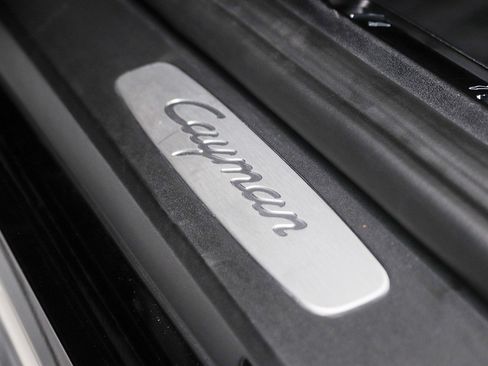 Used 2018 Porsche 718 Cayman RWD image 34