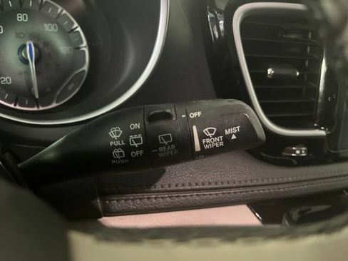 Used 2020 Chrysler Pacifica Limited FWD image 18