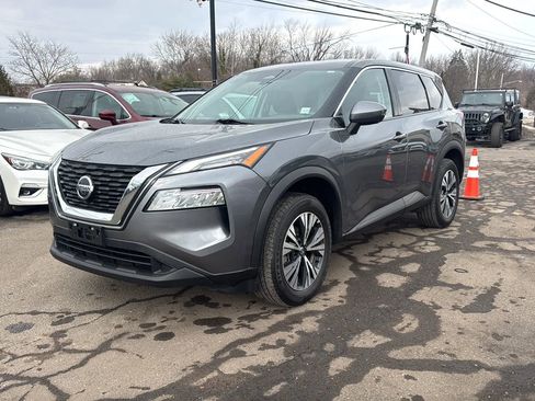 Used 2021 Nissan Rogue SV image 1