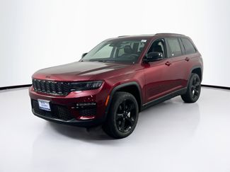 Used 2023 Jeep Grand Cherokee Limited w/ Black Appearance Package AWD/4WD video 1