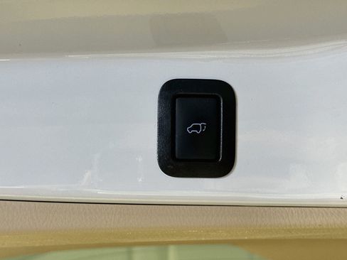 Used 2019 Toyota Highlander XLE FWD image 32