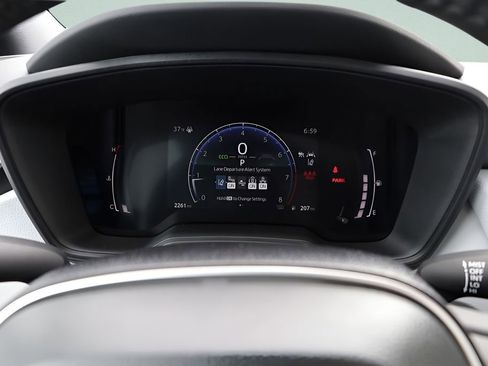 Certified 2025 Toyota Corolla SE w/ SE Premium Package FWD image 31