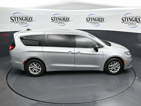 Used 2024 Chrysler Pacifica Touring-L FWD image 28