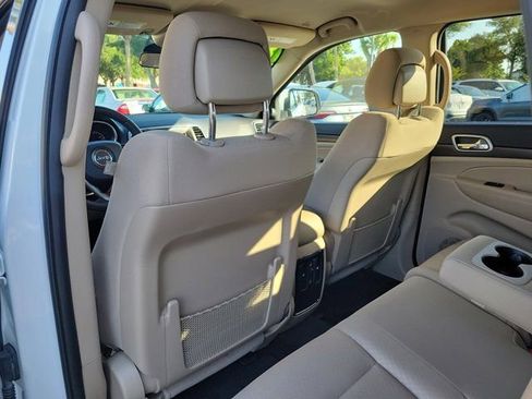 Used 2018 Jeep Grand Cherokee Laredo RWD image 12