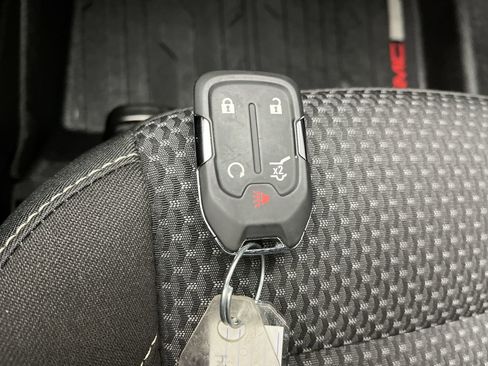 Certified 2023 GMC Acadia SLE w/ Driver Convenience Package image 31