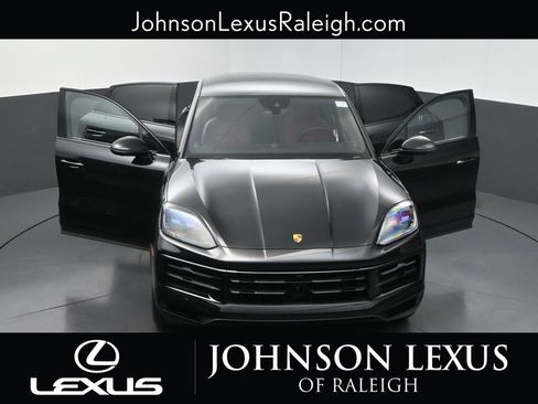 Used 2024 Porsche Cayenne Coupe AWD/4WD image 34